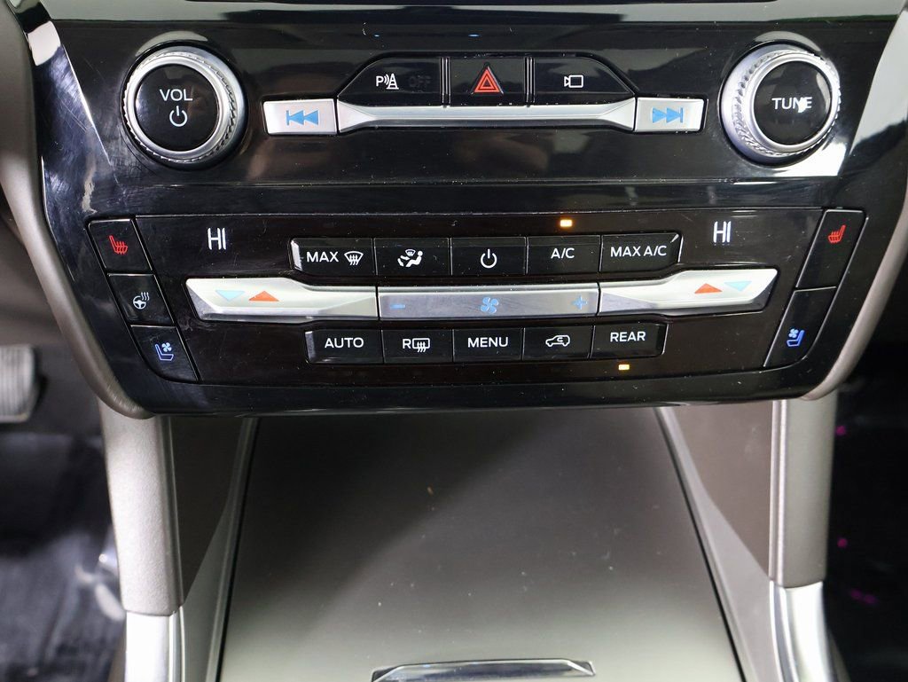 Used 2021 Ford Explorer Platinum w/ Equipment Group 601A image 5