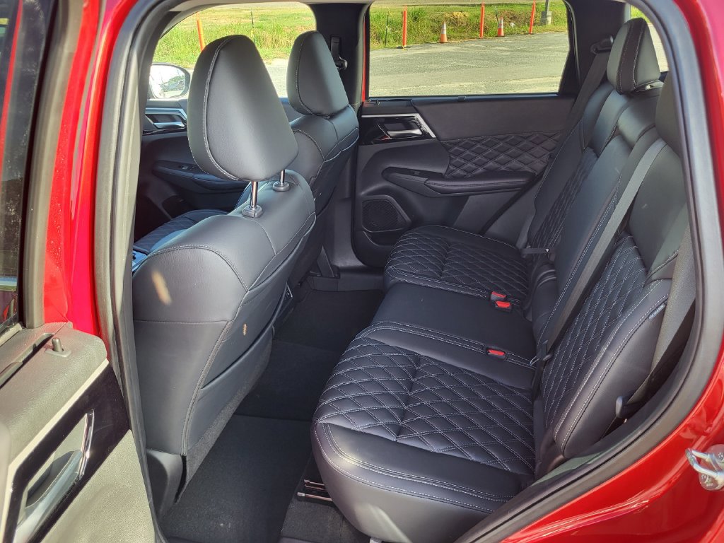 Used 2024 Mitsubishi Outlander SEL FWD image 13