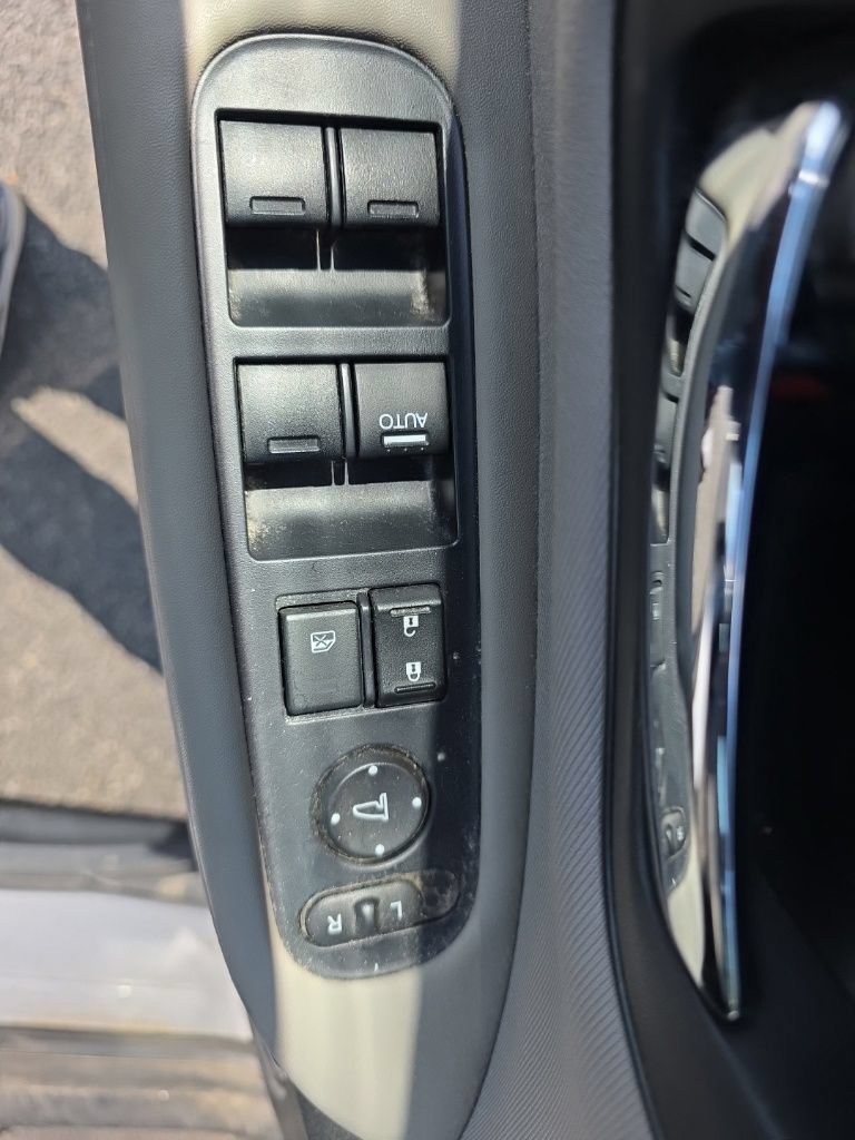 Used 2017 Honda HR-V LX image 12