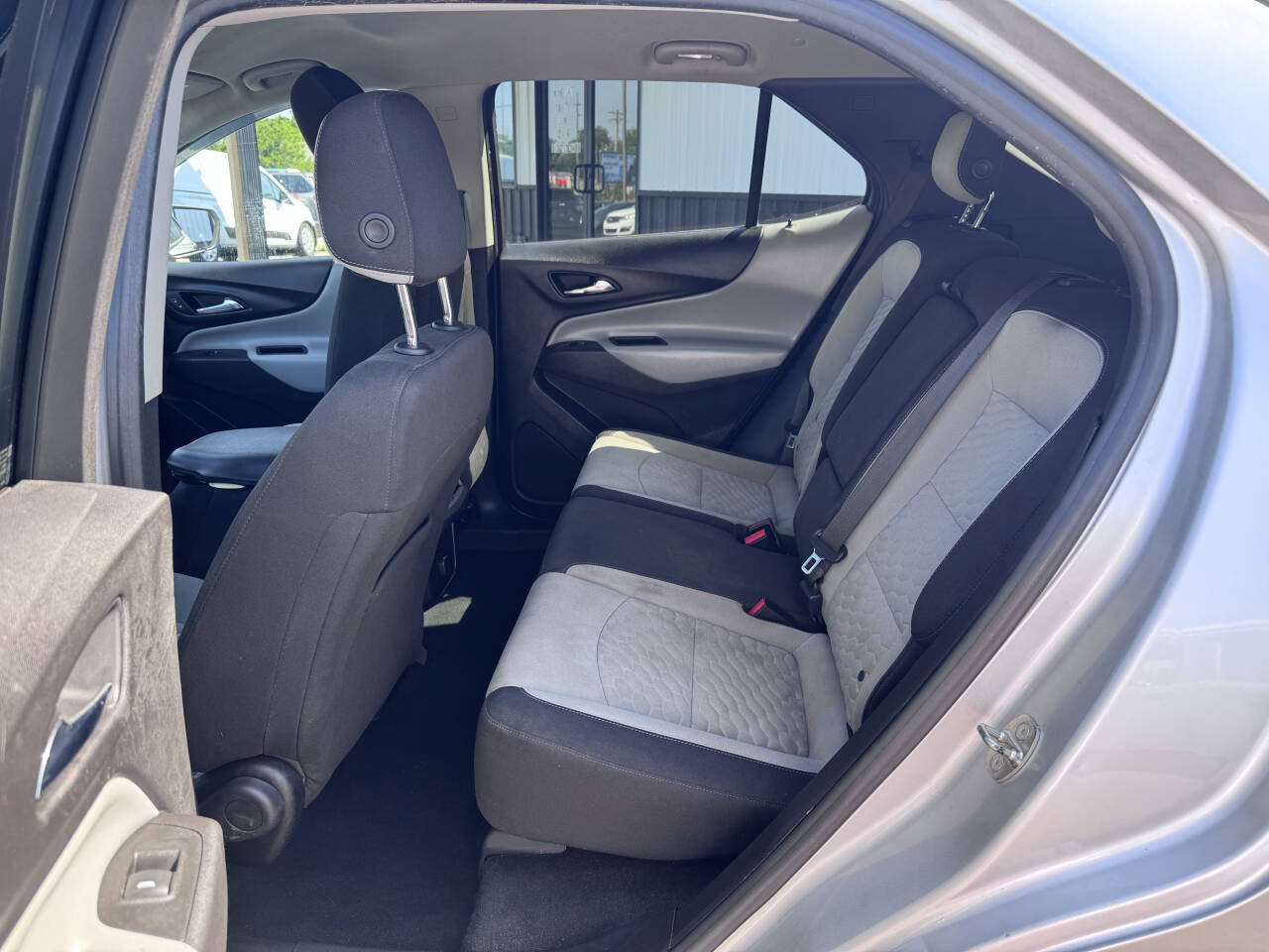 Used 2018 Chevrolet Equinox LS FWD image 13