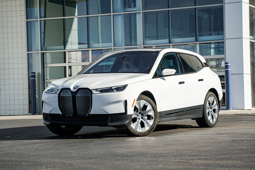 Used 2025 BMW iX xDrive50 image 1