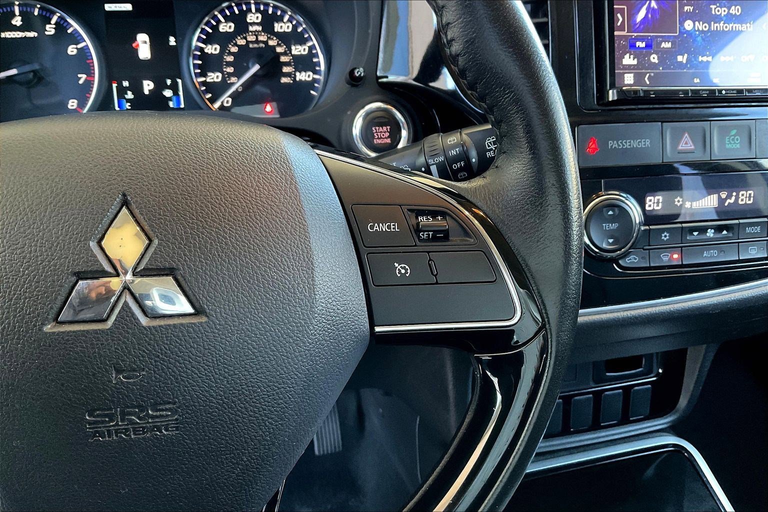 Used 2017 Mitsubishi Outlander SE image 11