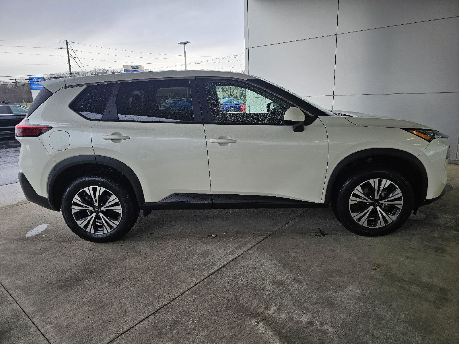 Used 2023 Nissan Rogue SV image 6