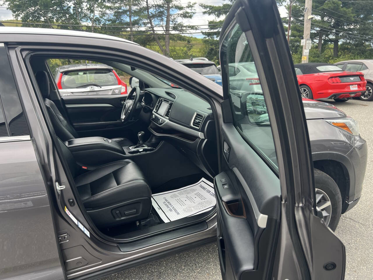 Used 2019 Toyota Highlander XLE image 9