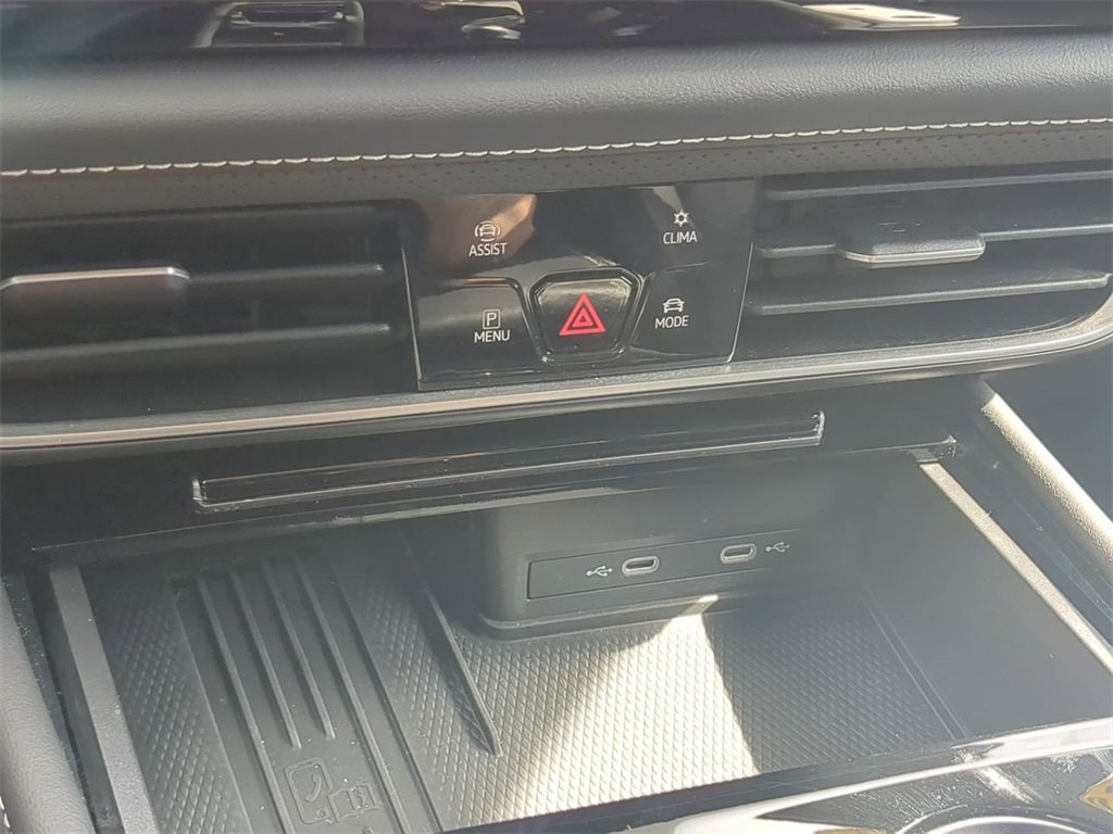 Used 2025 Volkswagen Atlas SE image 18