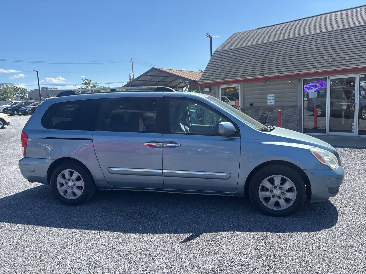 Used 2007 Hyundai Entourage Limited FWD image 6