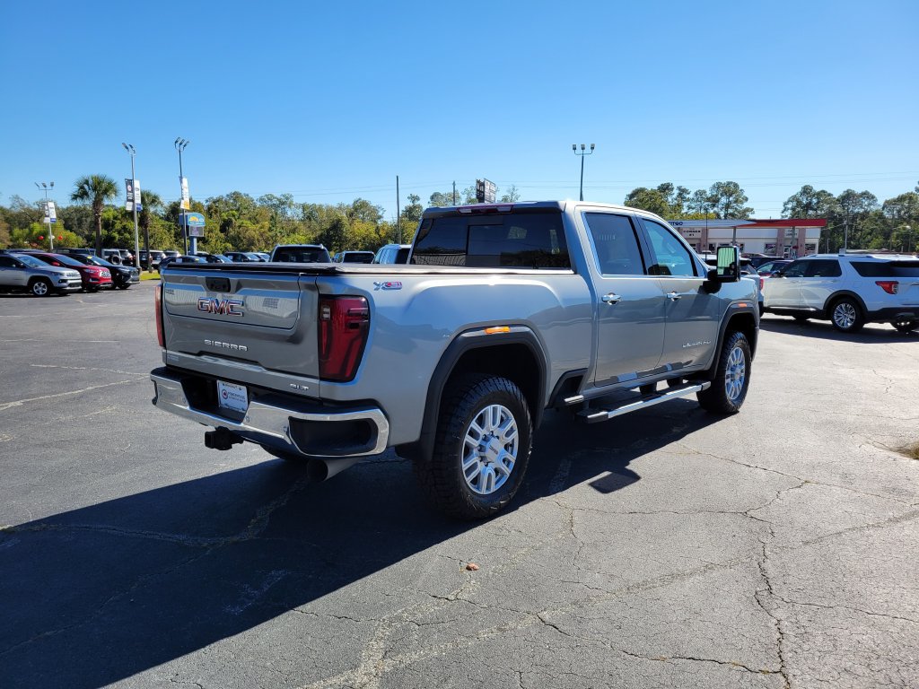 Used 2024 GMC Sierra 2500 SLT w/ SLT Premium Package AWD/4WD image 5