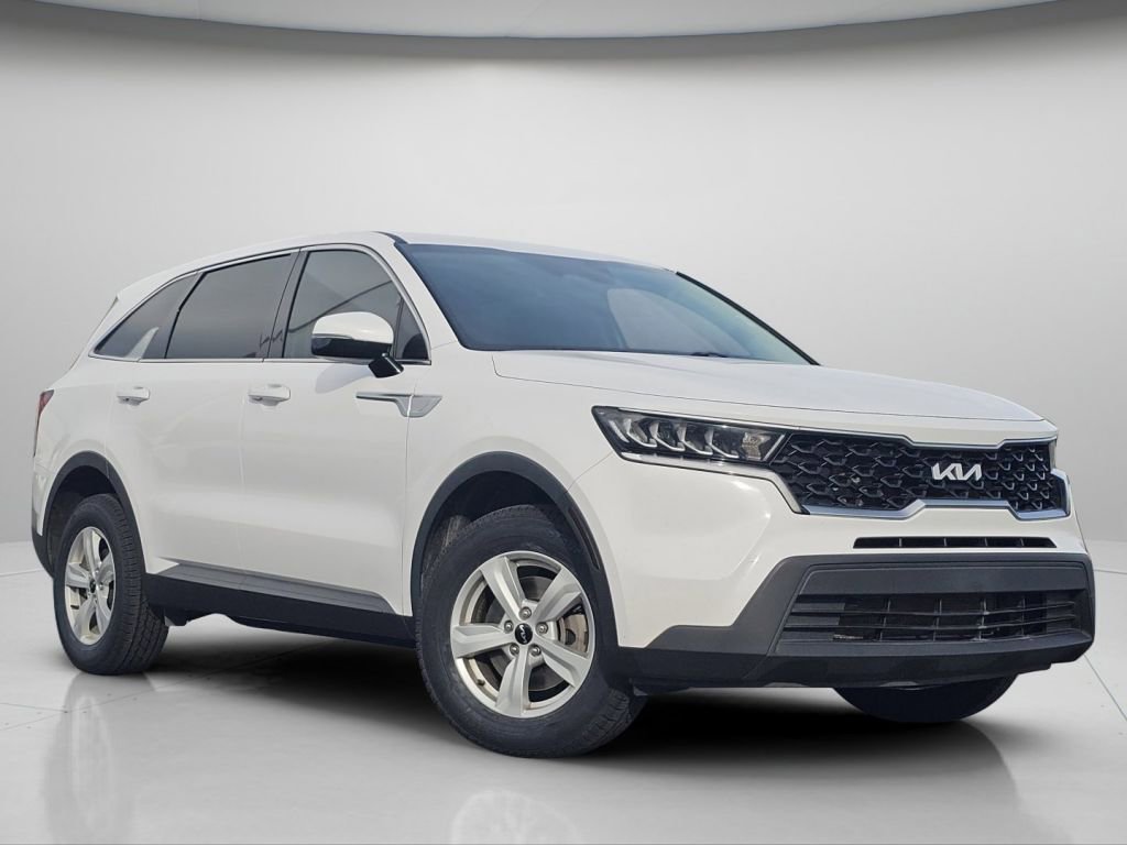 Used 2022 Kia Sorento LX image 2