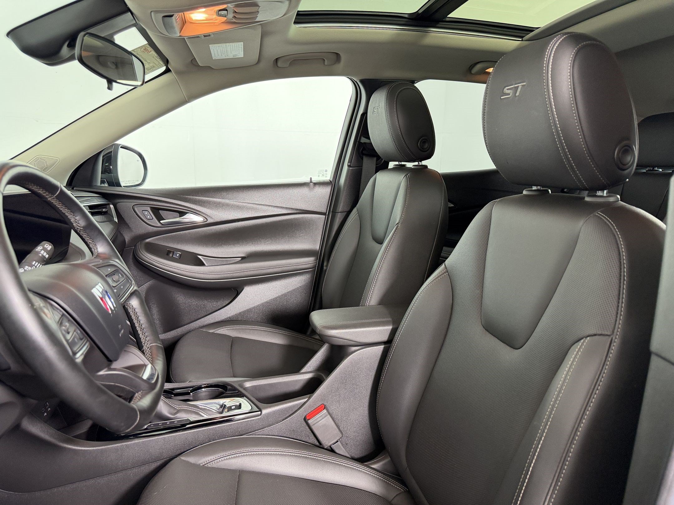 Used 2024 Buick Encore GX Sport Touring w/ Experience Buick Package FWD image 4