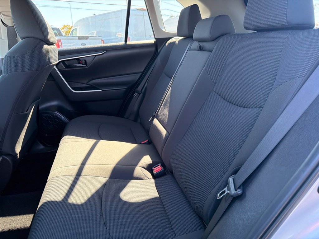 Used 2022 Toyota RAV4 LE AWD/4WD image 10