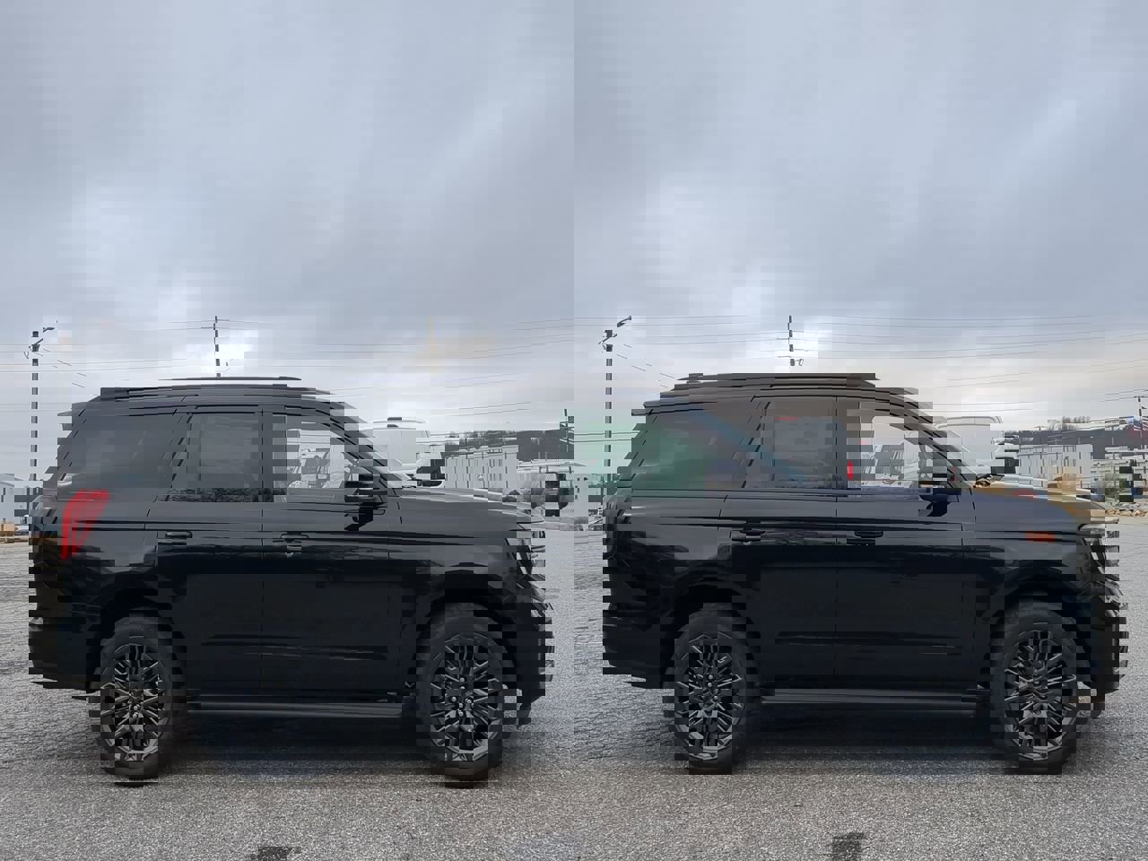 New 2026 Ford Expedition Platinum w/ Stealth Appearance Package image 2