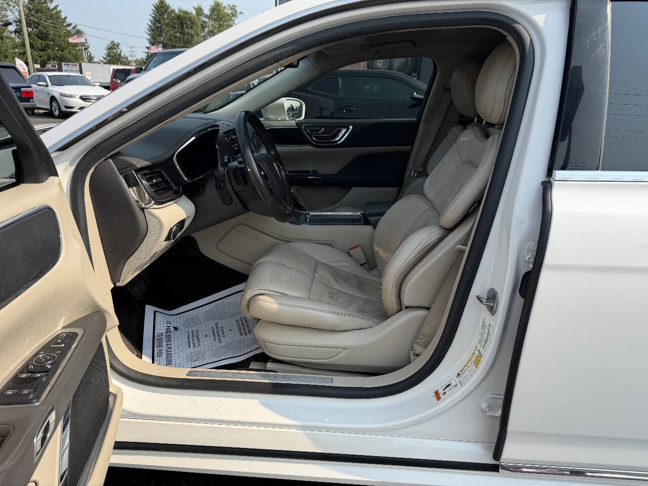 Used 2017 Lincoln Continental Select w/ Climate Package FWD image 13