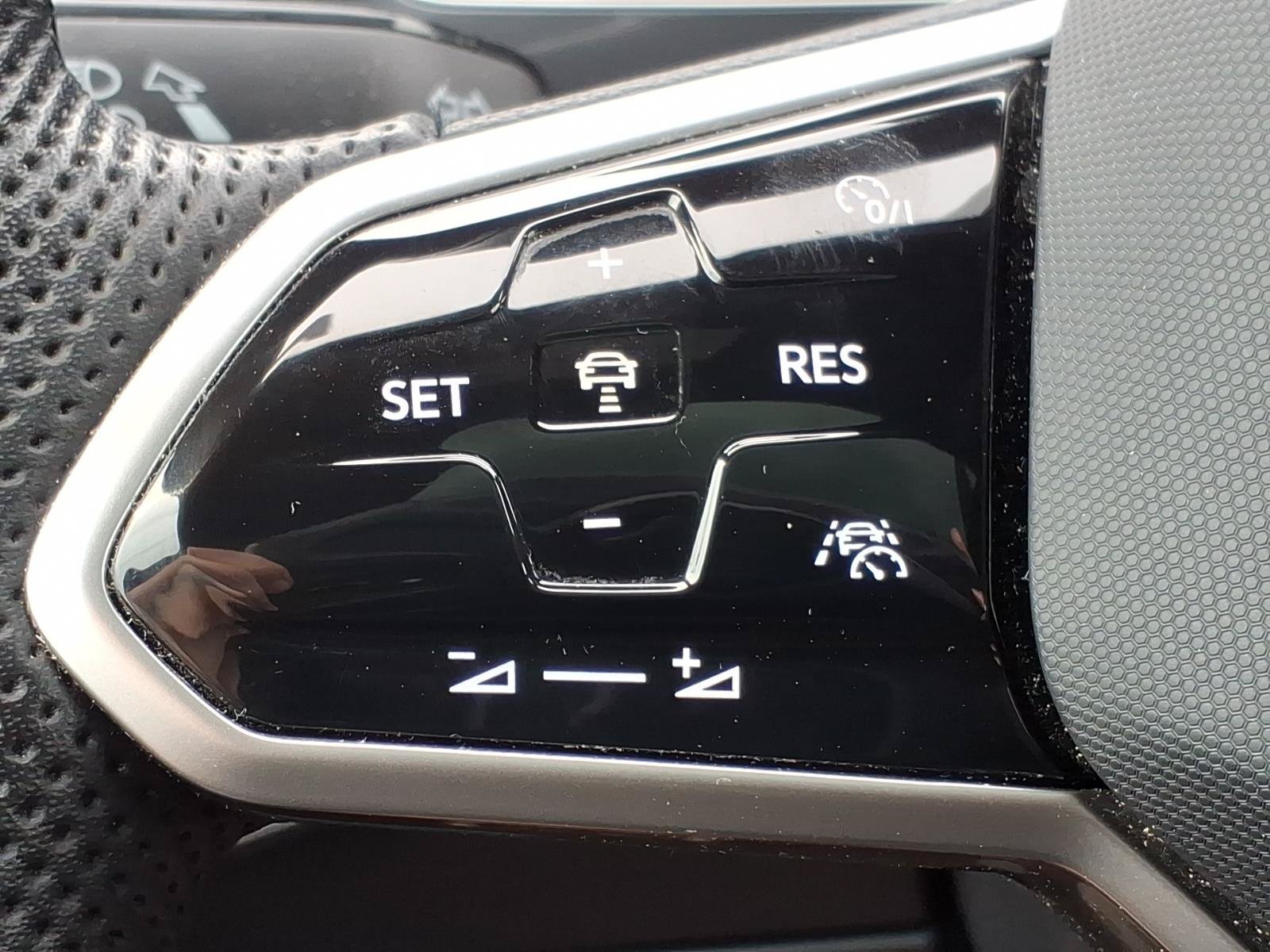 Used 2022 Volkswagen Tiguan SEL R-Line AWD/4WD image 28