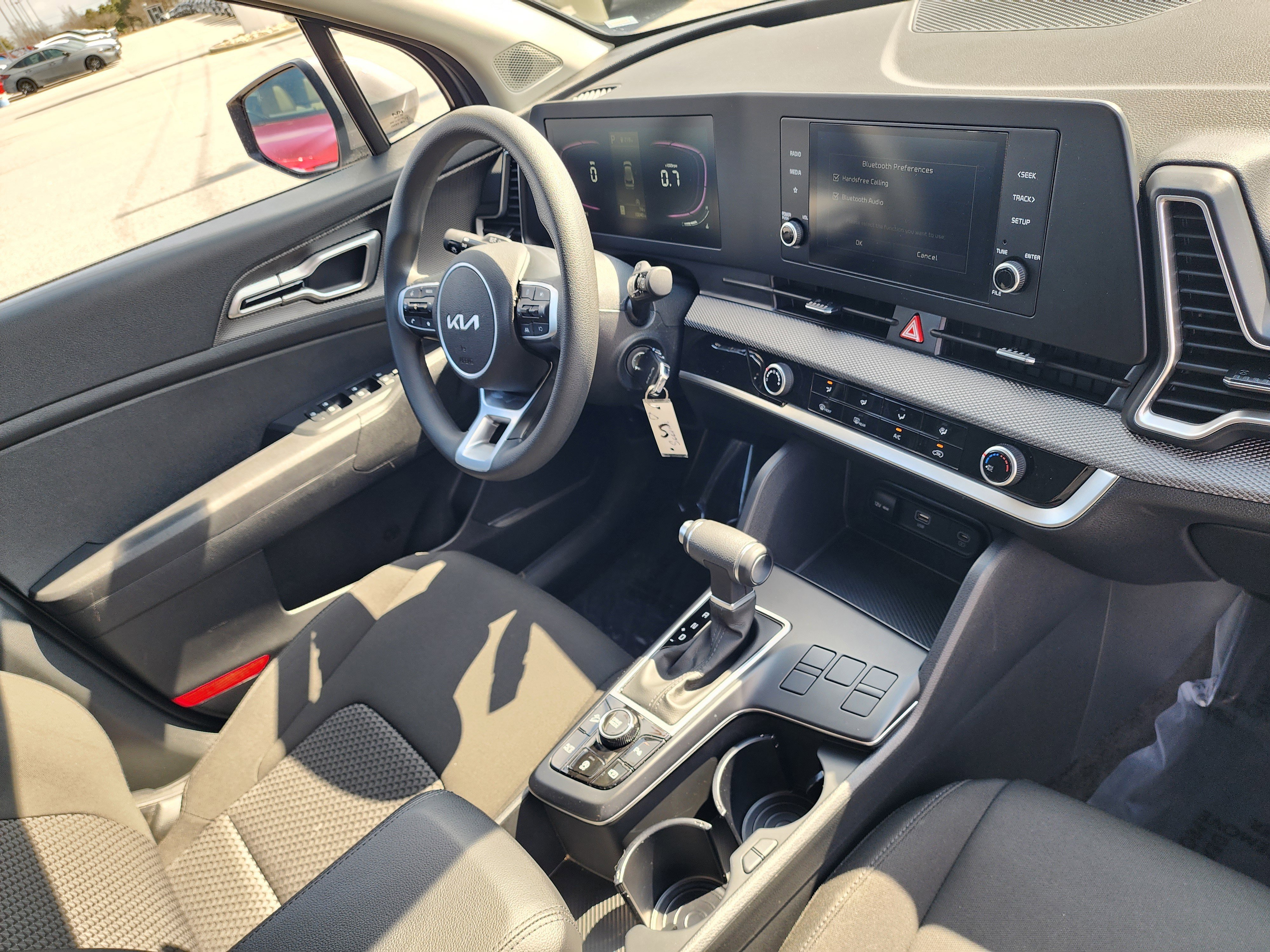 Used 2025 Kia Sportage LX FWD image 14