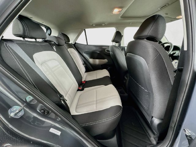 Certified 2025 Hyundai Venue SEL FWD image 39