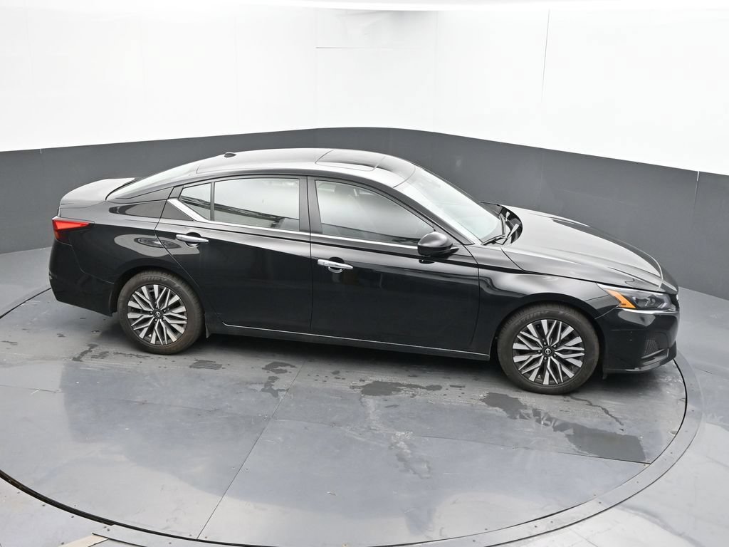 Used 2024 Nissan Altima 2.5 SV w/ SV Premium Package FWD image 15