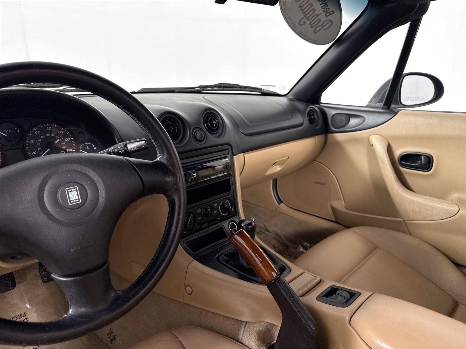 Used 1999 MAZDA MX-5 Miata RWD image 32