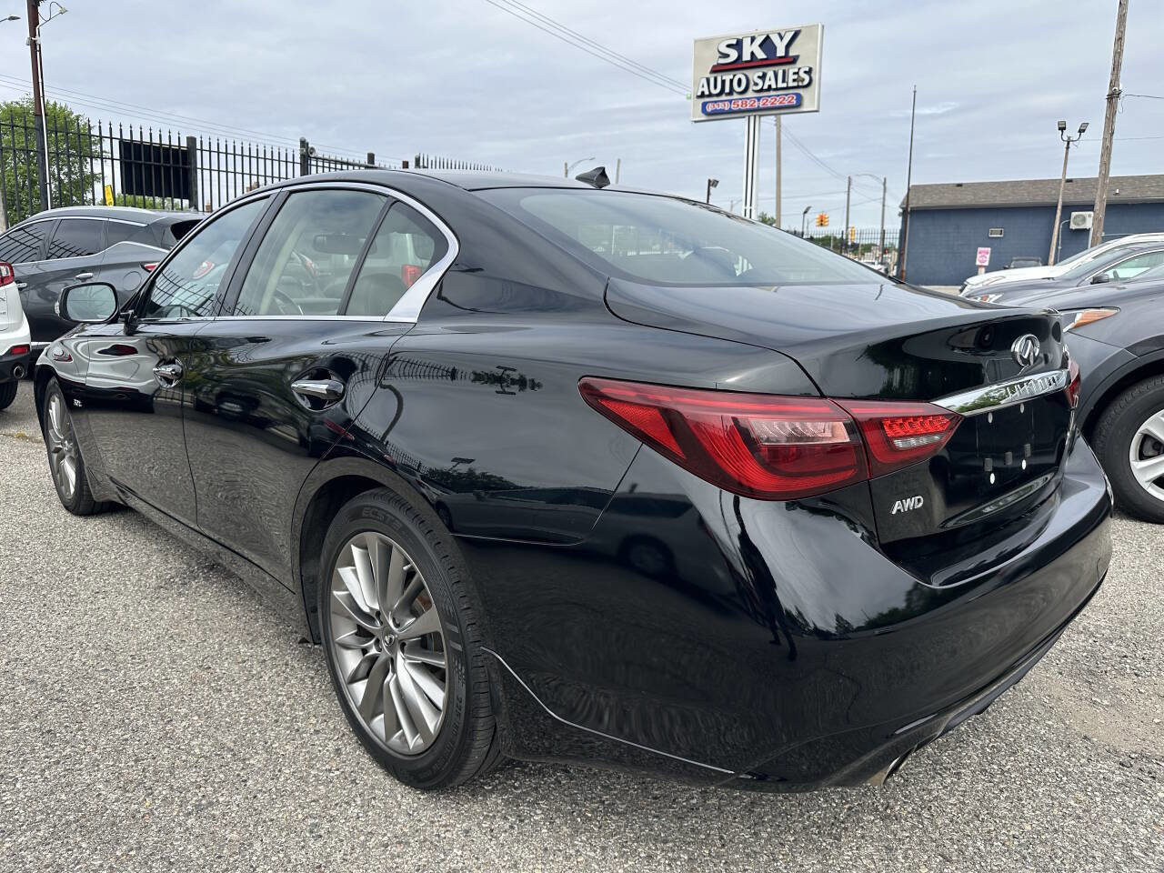Used 2019 INFINITI Q50 Luxe w/ Essential Package (3.0T Luxe) AWD/4WD image 5