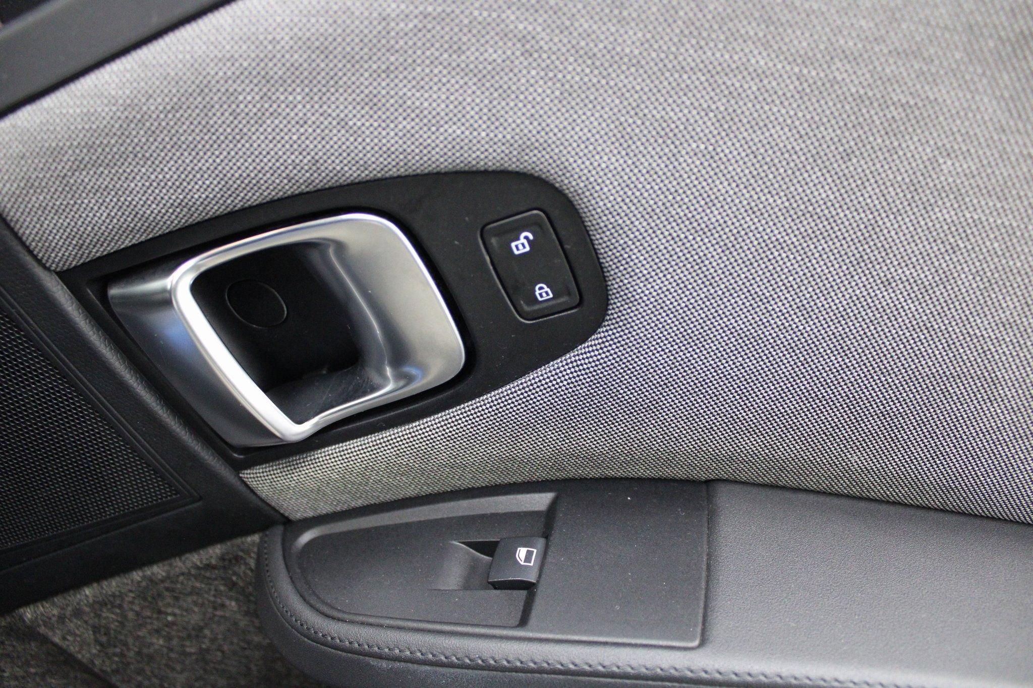 Used 2018 BMW i3 94Ah w/Range Extender image 29