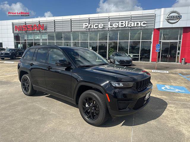 Used 2025 Jeep Grand Cherokee Altitude