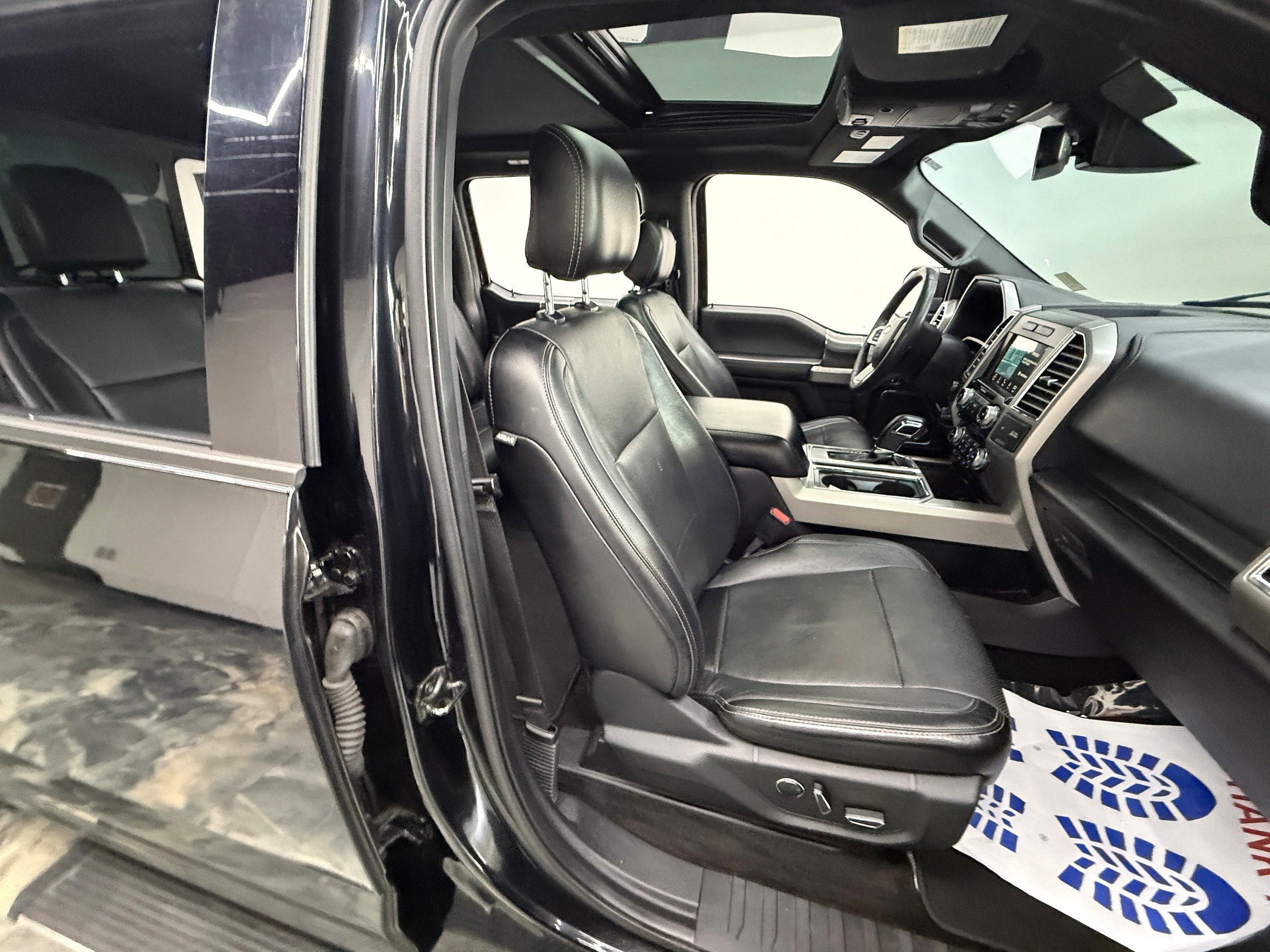 Used 2016 Ford F150 XLT w/ Equipment Group 302A Luxury AWD/4WD image 21