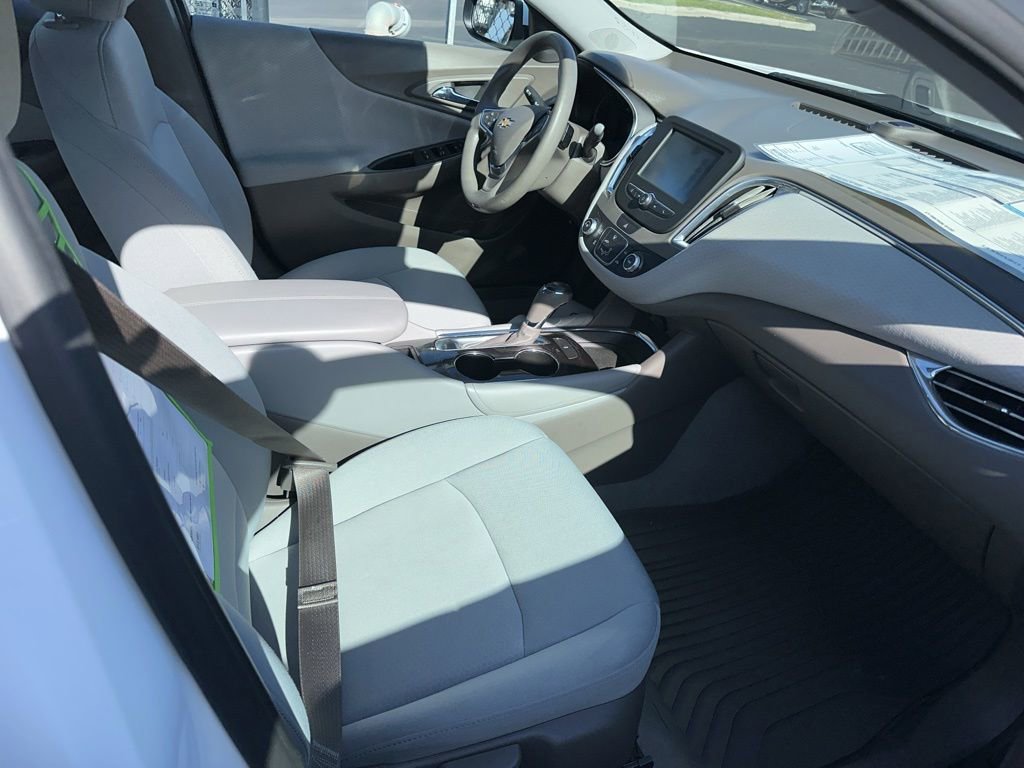 Certified 2018 Chevrolet Malibu LT w/ LPO, Convenience Package 2 FWD image 3