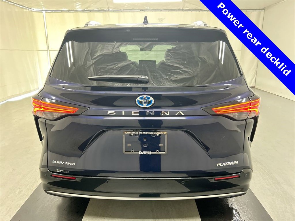 Used 2025 Toyota Sienna Platinum image 3