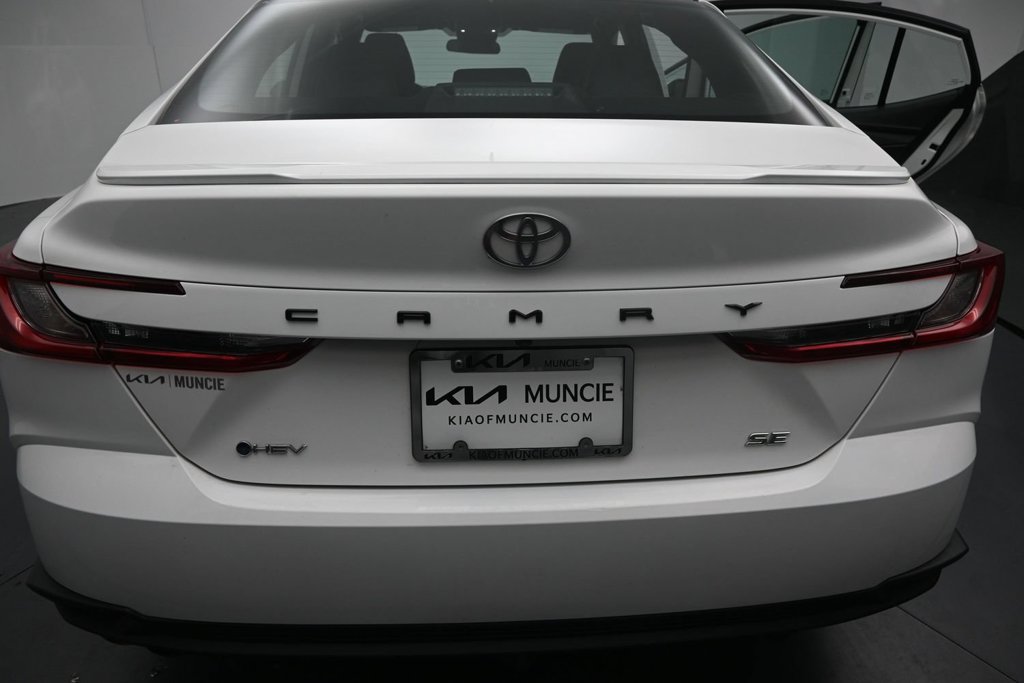 Used 2025 Toyota Camry SE FWD image 9