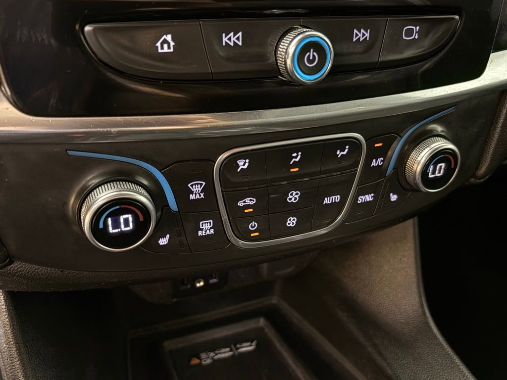 Used 2023 Chevrolet Traverse LT FWD image 29