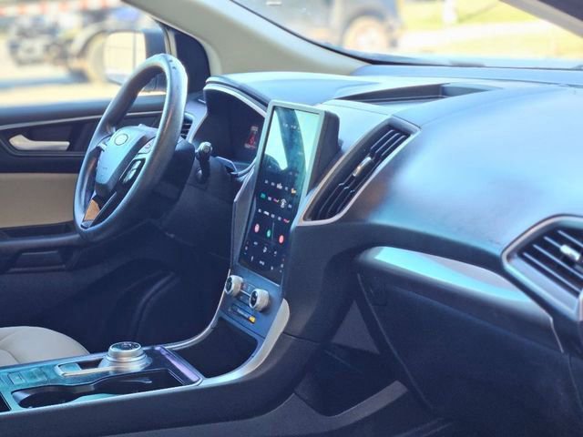 Used 2021 Ford Edge SE image 13