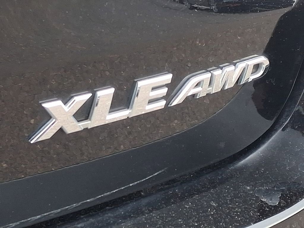 Used 2019 Toyota Highlander XLE AWD/4WD image 30