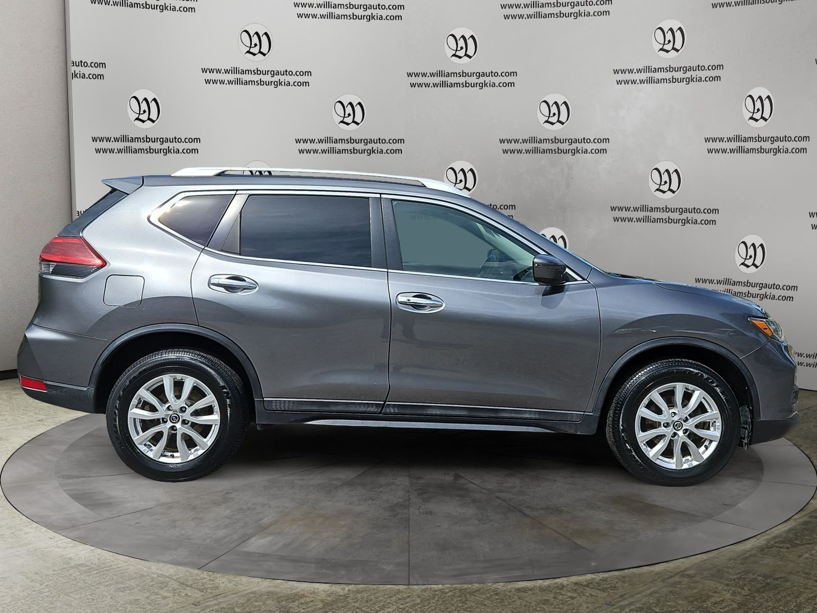Used 2018 Nissan Rogue SV AWD/4WD image 6