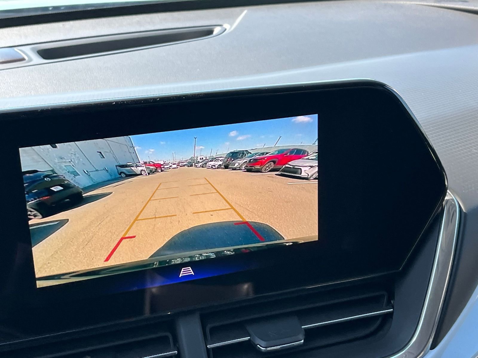 Used 2025 Chevrolet Trax LT FWD image 23