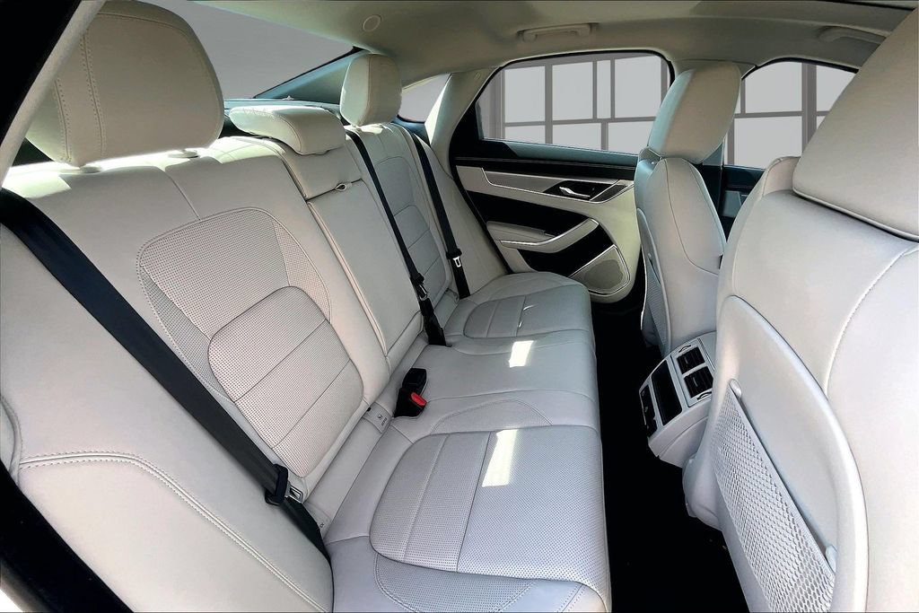 Used 2022 Jaguar XF R-Dynamic SE AWD/4WD image 27
