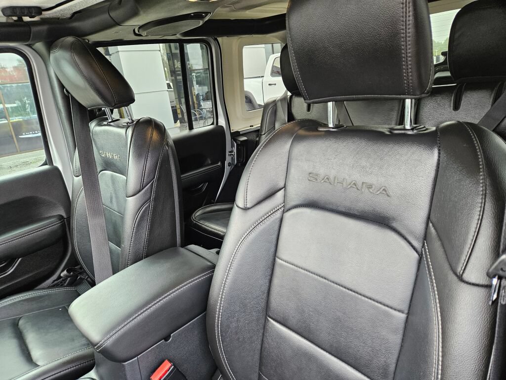 Used 2023 Jeep Wrangler Unlimited Sahara w/ Cold Weather Group AWD/4WD image 19