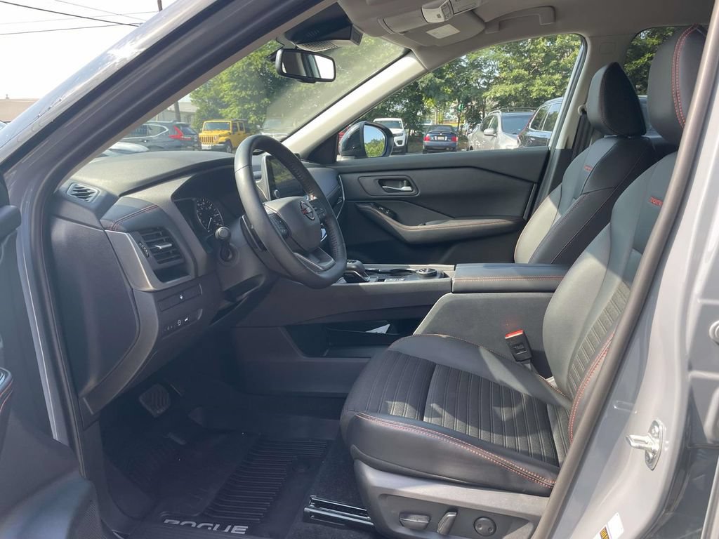 Used 2025 Nissan Rogue SV w/ Rock Creek Premium Package AWD/4WD image 15