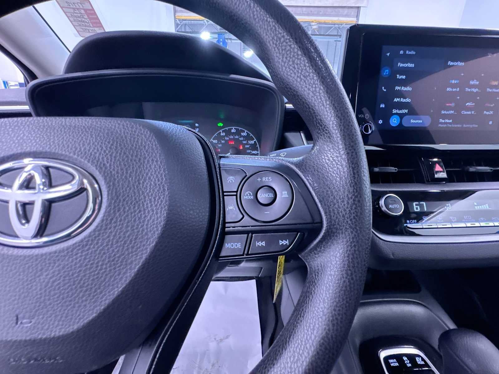 Used 2025 Toyota Corolla LE FWD image 21