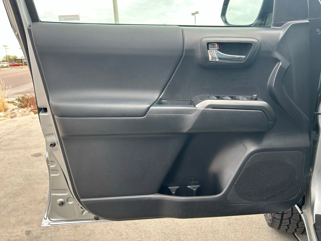 Used 2022 Toyota Tacoma TRD Off-Road w/ Technology Package image 11