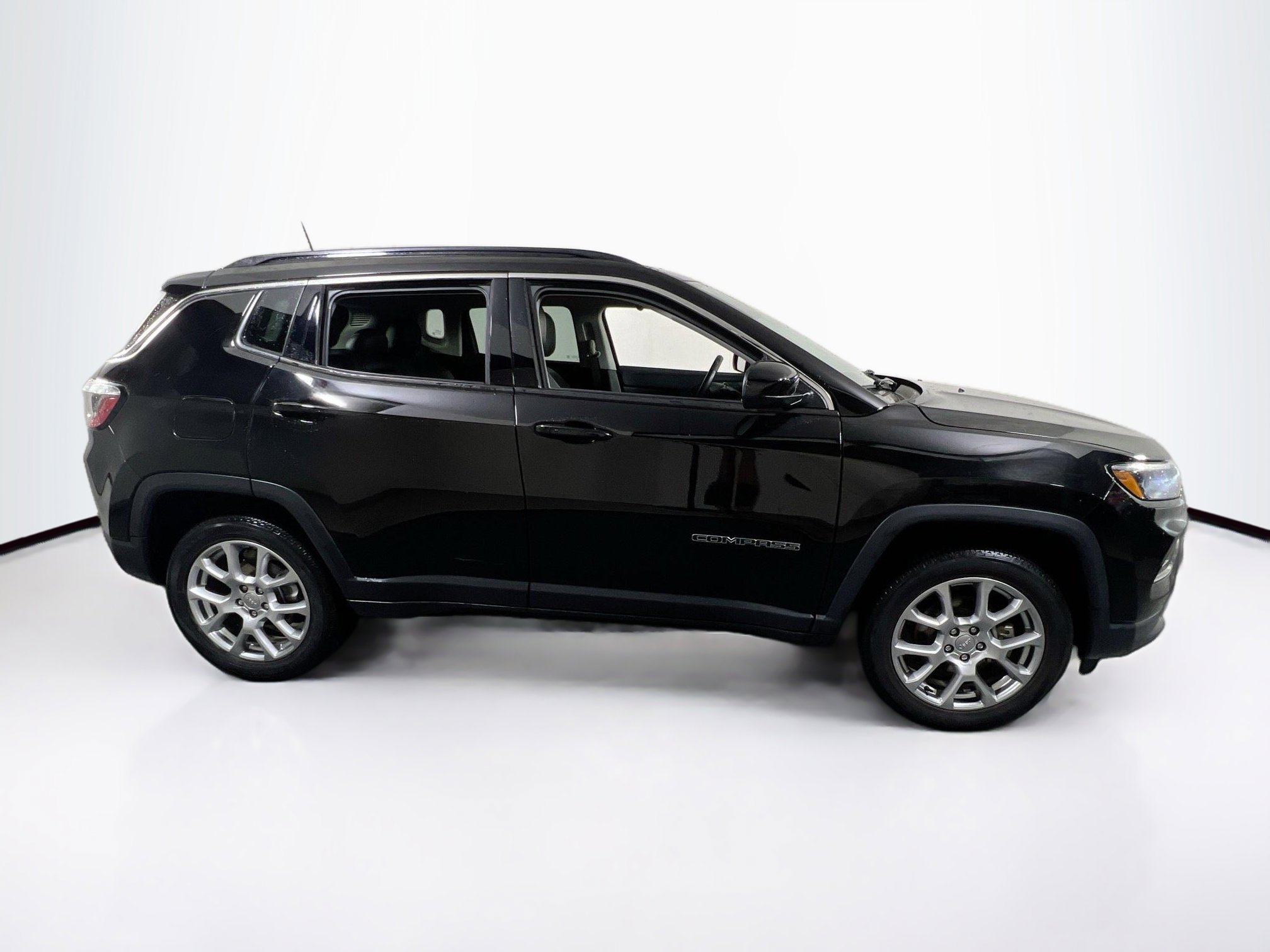 Used 2022 Jeep Compass Latitude image 4
