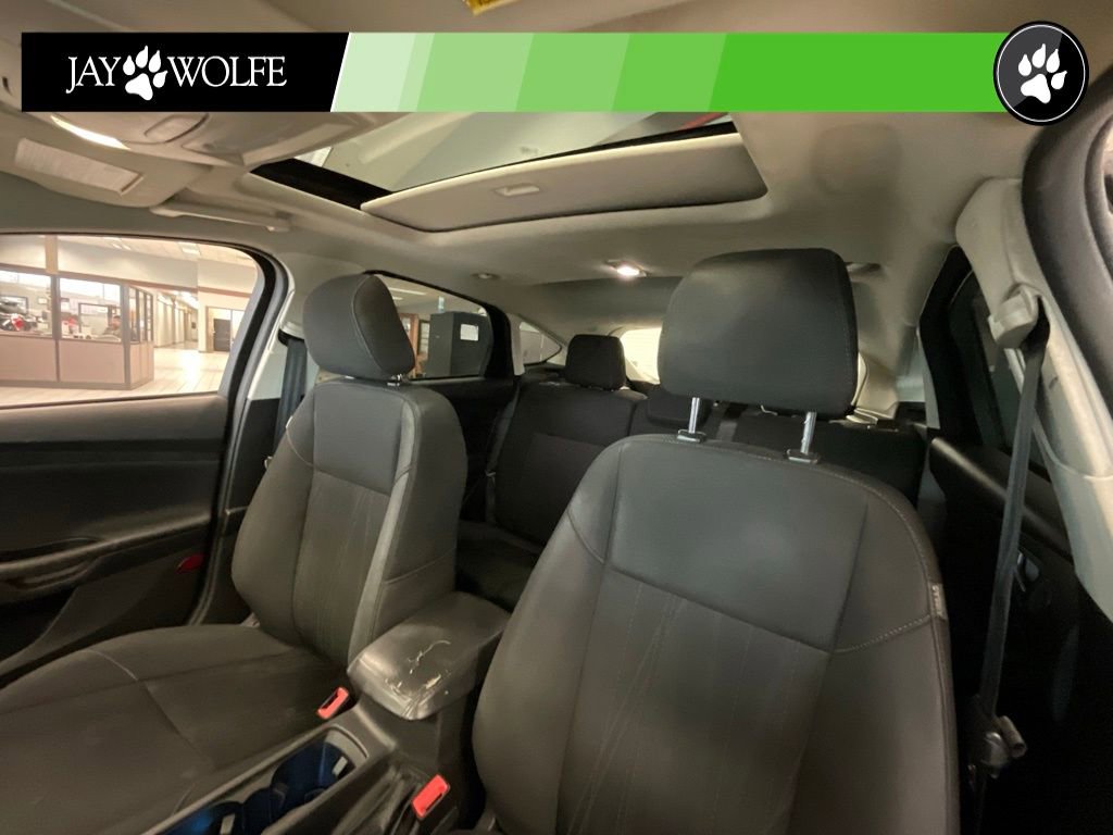 Used 2017 Ford Focus SEL w/ Cold Weather Package image 10