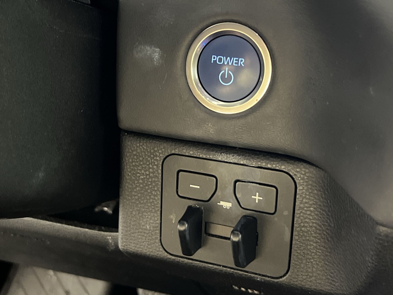 Used 2024 Toyota Sequoia Platinum AWD/4WD image 36