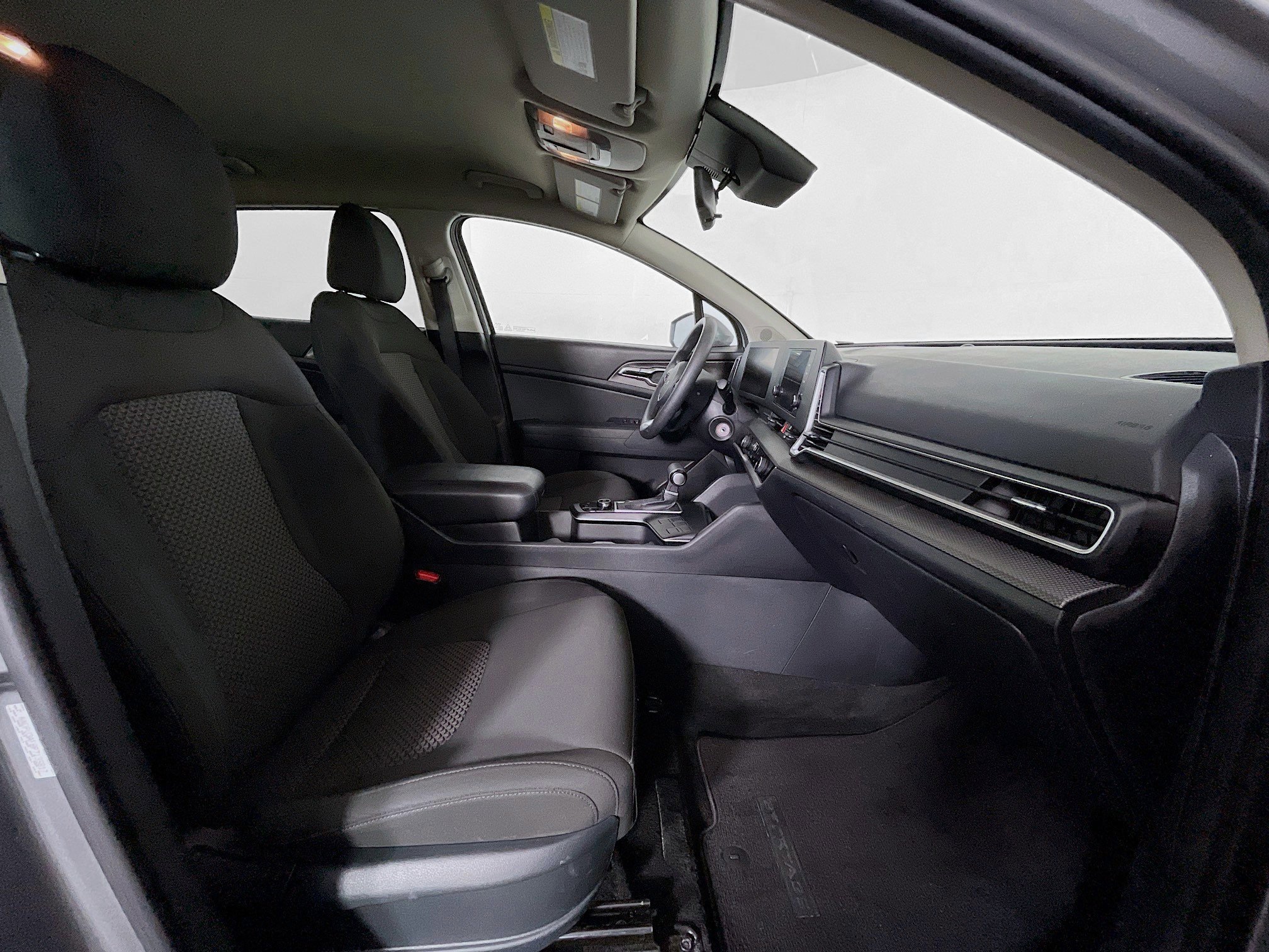 Used 2023 Kia Sportage LX image 29