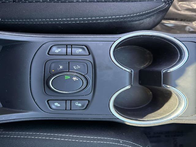 Used 2023 GMC Terrain SLE w/ Driver Convenience Package image 26