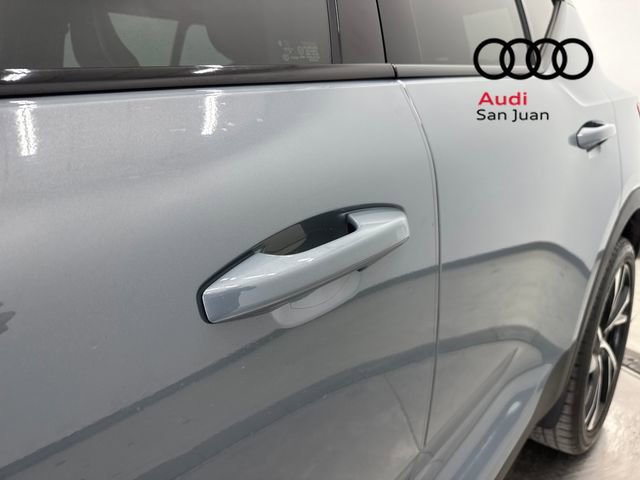 Used 2022 Volvo XC40 T4 R-Design w/ Advanced Package image 9