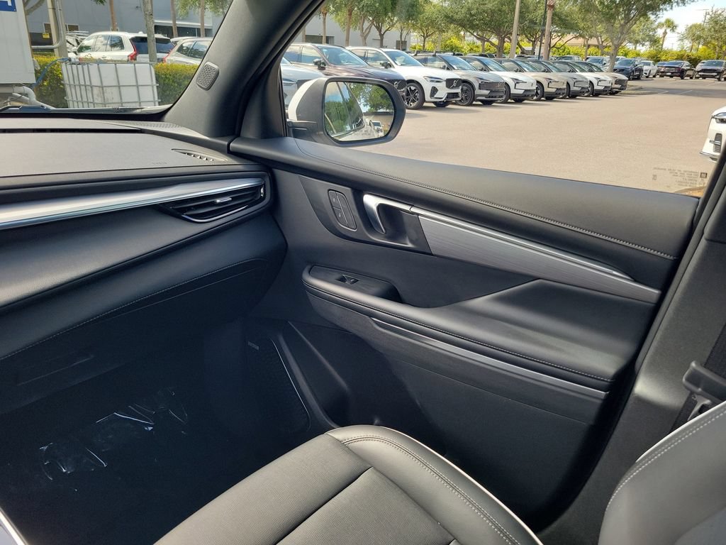 Used 2025 Buick Enclave Preferred AWD/4WD image 19