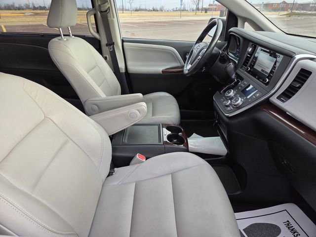 Used 2019 Toyota Sienna Limited Premium image 35