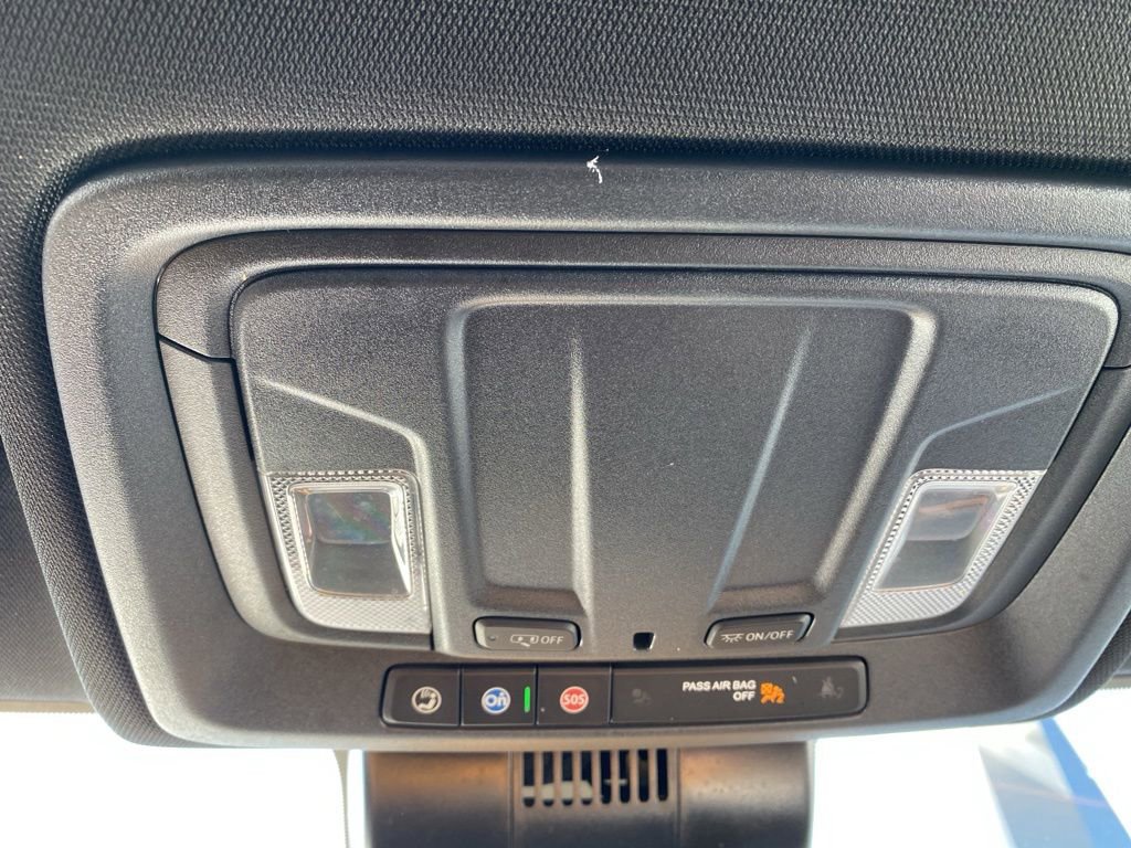 Used 2025 GMC Sierra 2500 AT4 image 26