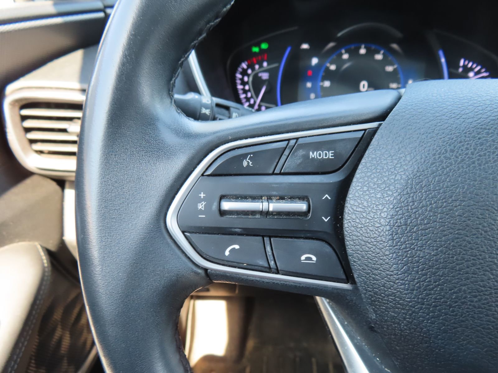 Used 2020 Hyundai Santa Fe SEL w/ Convenience + Premium Package image 19