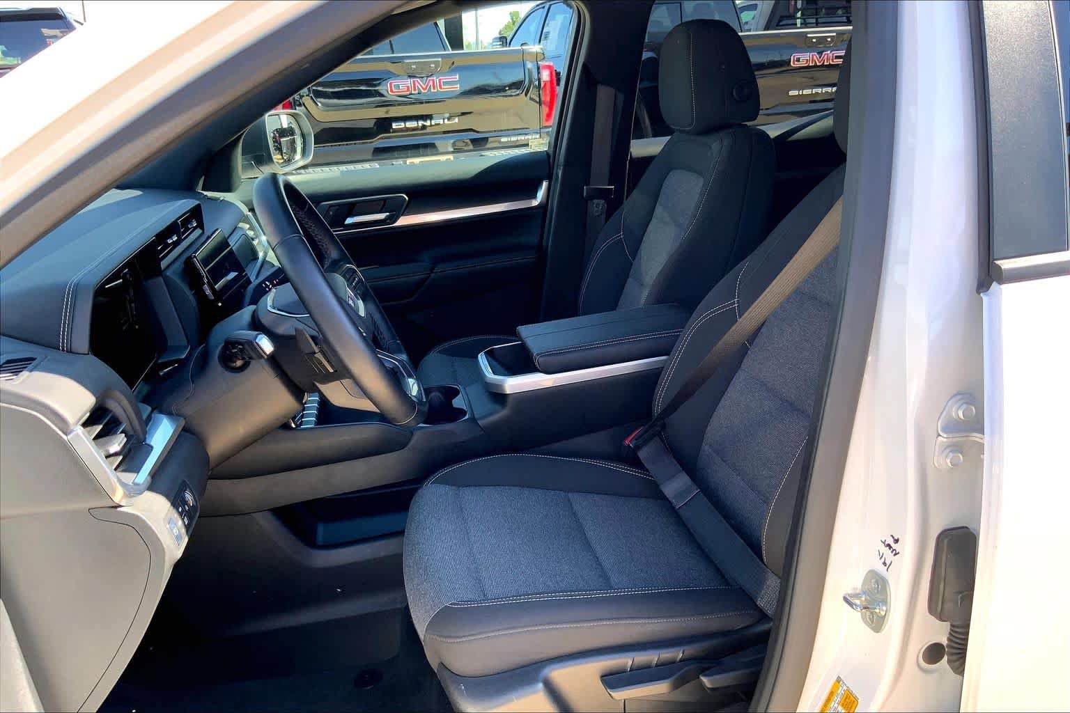 Used 2025 GMC Terrain Elevation AWD/4WD image 8