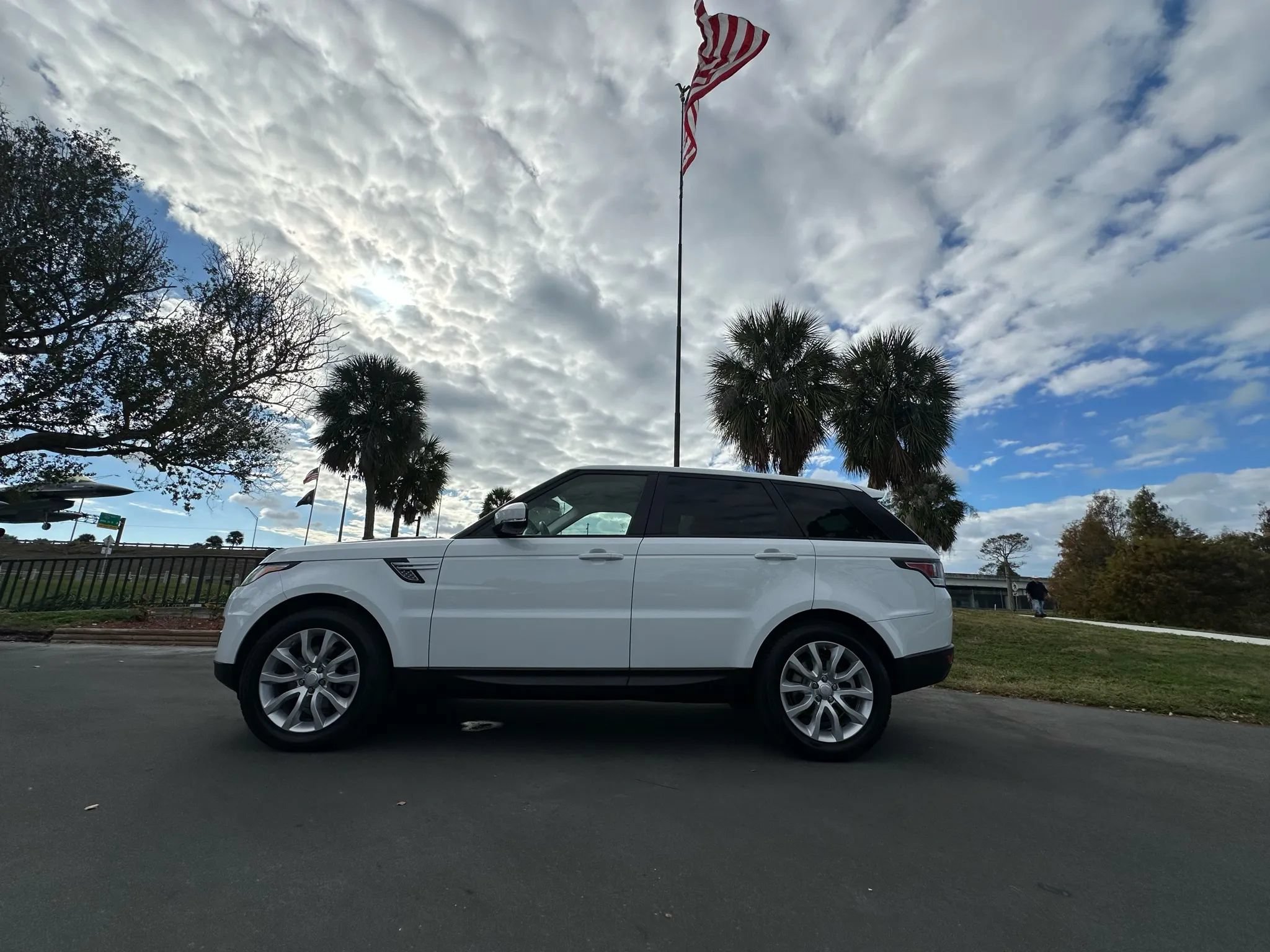 Used 2015 Land Rover Range Rover Sport AWD/4WD image 44